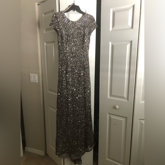 Gown - Picture 2 of 5